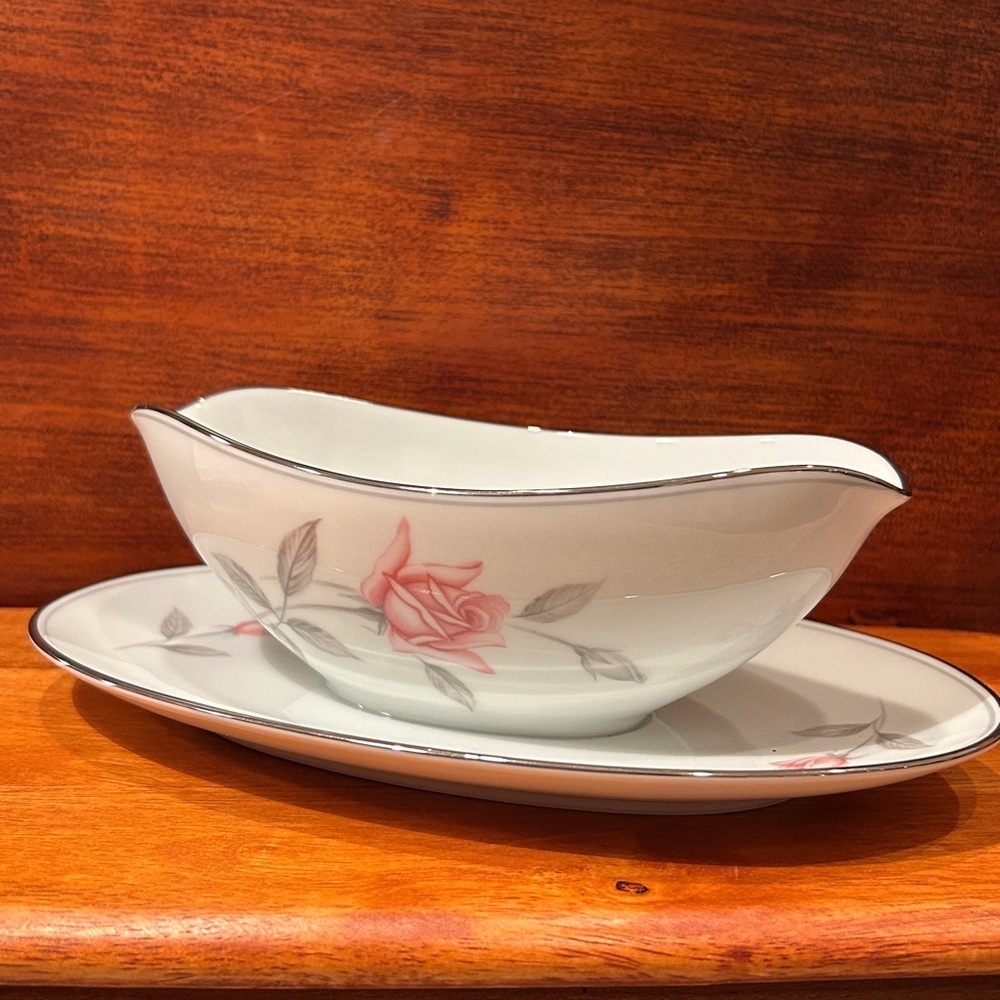 Noritake Rosemarie Oval Gravy Boat White w/ Pink Roses Platinum Trim Japan 6044 - Picture 4 of 11